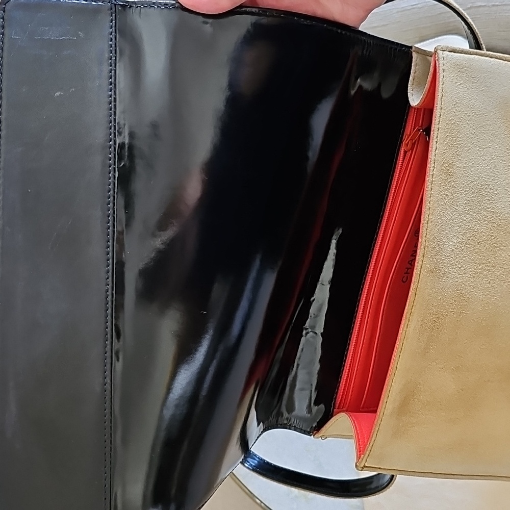 🌟CHANEL🌟 RARE AUTHENTIC Black Patent Leather Suede Flap Bag - Picture 13 of 14